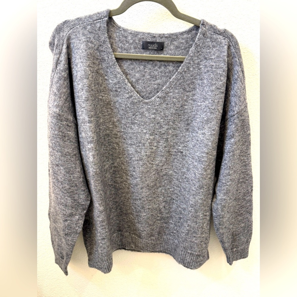 Nuuds cozy knit vneck sweater charcoal size small never worn
